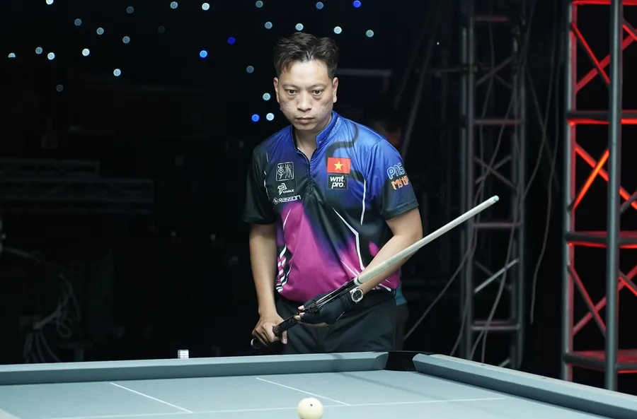 Dương Quốc Hoàng tập luyện tại Cung điền kinh trong nhà Mỹ Đình (Hà Nội) trước khi thi đấu chính thức. Ảnh: HUY HOÀNG 