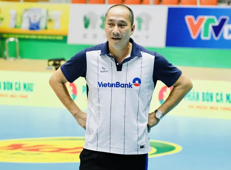 HLV Nguyễn Tuấn Kiệt và đội Ngân hàng Công Thương đã giành chiến thắng đầu tiên tại vòng 2. Ảnh: DŨNG PHƯƠNG