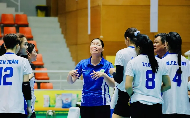 Đội bóng chuyền nữ TPHCM chưa giành được chiến thắng tại giải quốc gia năm nay. Ảnh: DŨNG PHƯƠNG