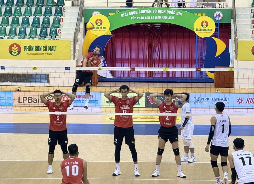 Kubiak đã thi đấu nhưng gặp chấn thương tại trận đấu với đội Biên Phòng MB ở vòng bảng. Ảnh: MINH CHIẾN