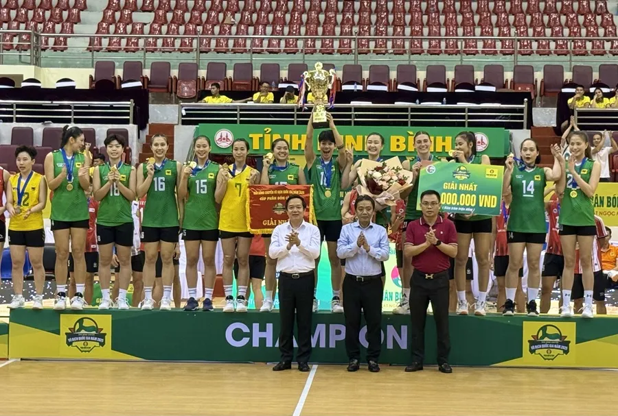 Đội VTV Bình Điền Long An giành ngôi vô địch quốc gia 2025. Ảnh: MINH CHIẾN