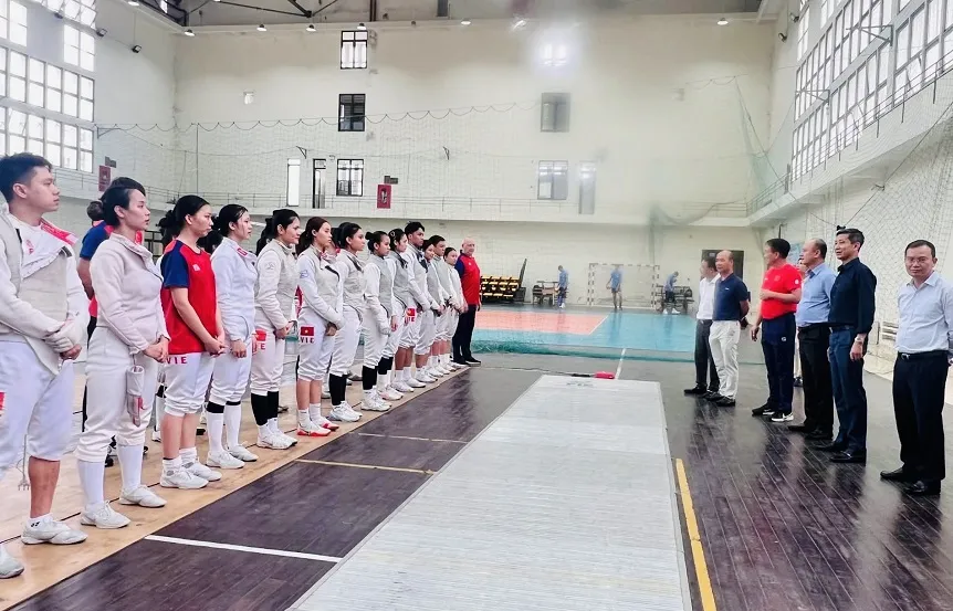 Đoàn làm việc của Cục TDTT Việt Nam đã gặp mặt các tuyển thủ quốc gia đang tập luyện tại Bắc Ninh. Ảnh: MINH MINH