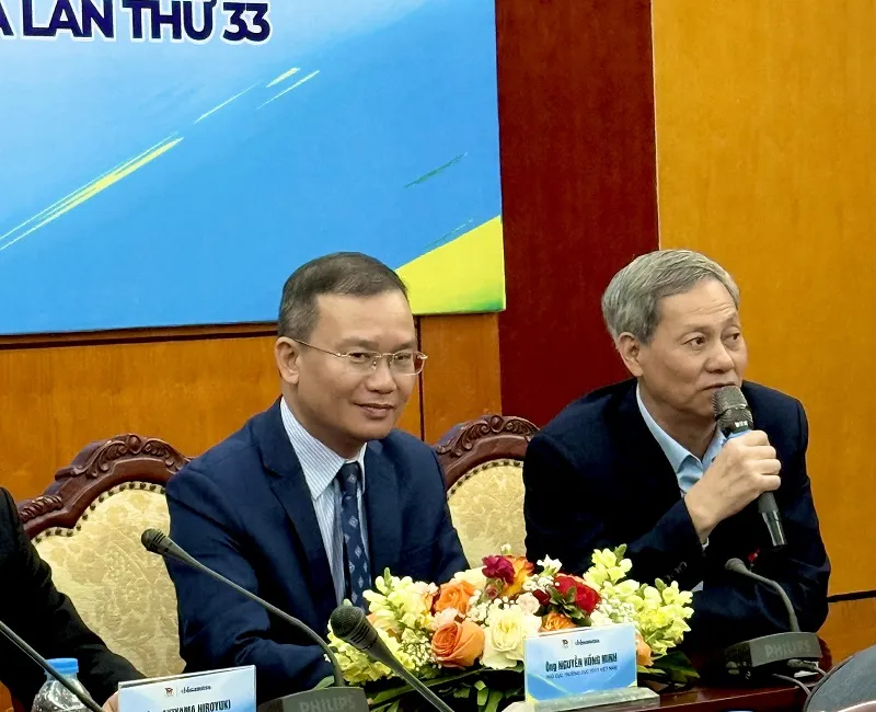 Ông Nguyễn Hồng Minh (trái) dự kiến được giao nhiệm vụ Trưởng đoàn thể thao Việt Nam tham dự SEA Games 33-2025. Ảnh: MINH CHIẾN