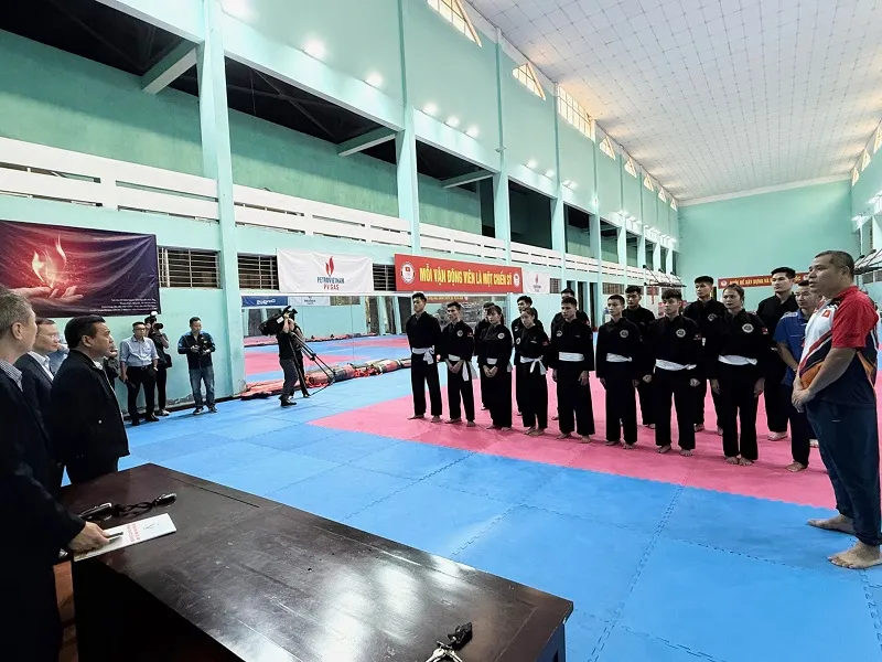 Lãnh đạo Bộ VH-TT-DL kiểm tra công tác huấn luyện các đội tuyển thể thao quốc gia. Ảnh: MINH CHIẾN