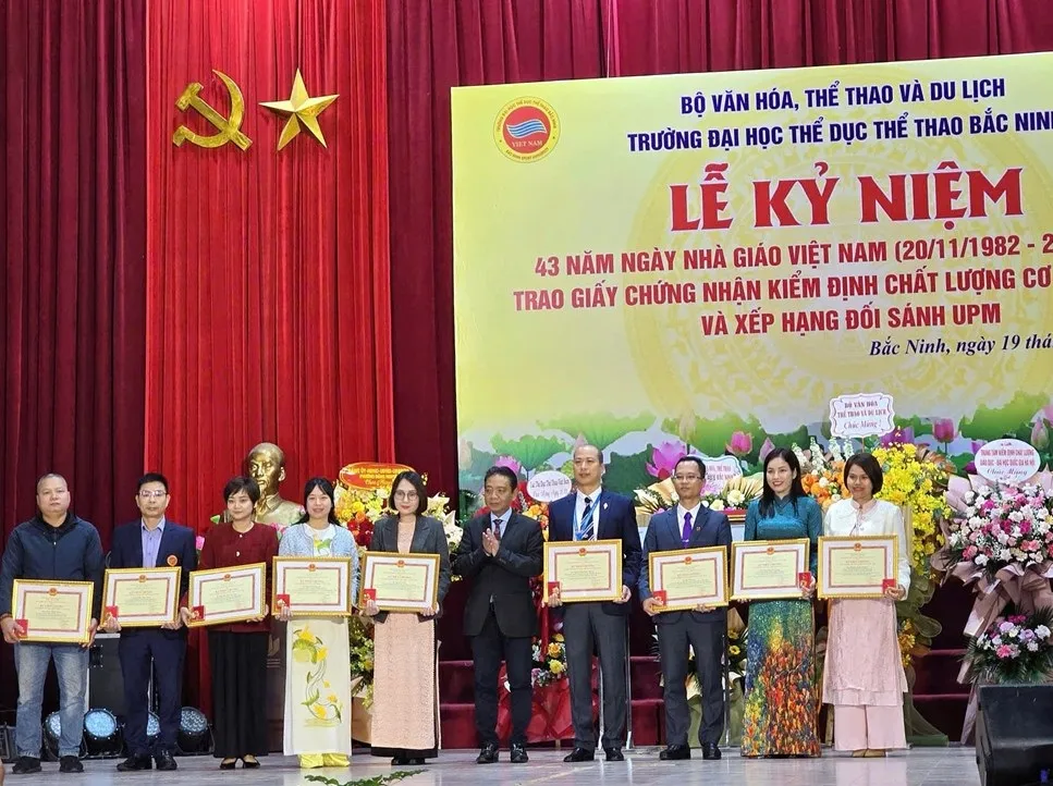 Đại học TDTT Bắc Ninh kỷ niệm Ngày Nhà giáo Việt Nam. Ảnh: TH.SÂM