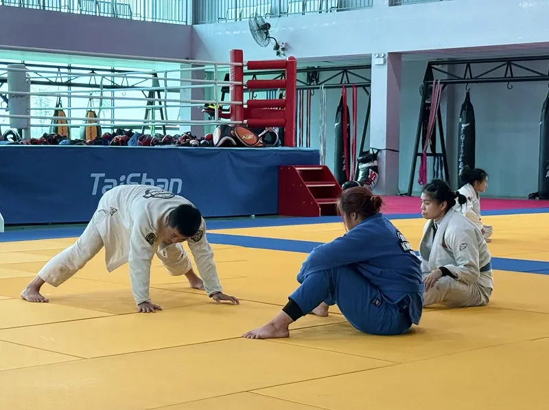 Đội tuyển jujitsu Việt Nam đang tích cực tập luyện chuẩn bị cho SEA Games 33-2025. Ảnh: MINH CHIẾN