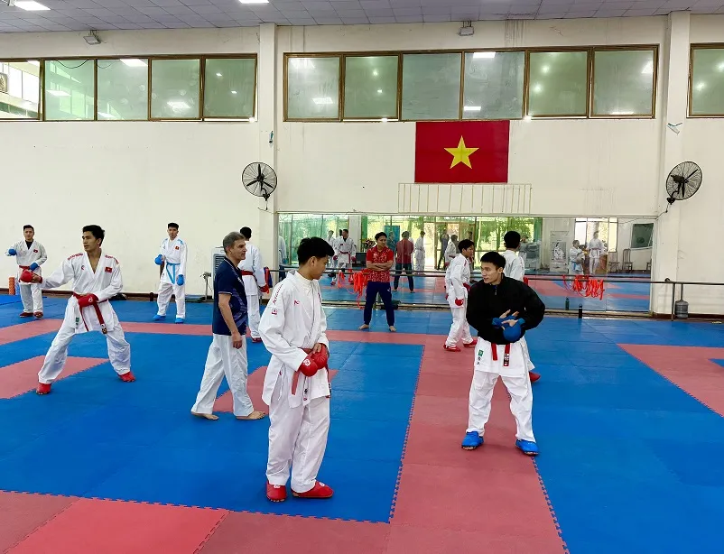 Đội tuyển karate Việt Nam đang tập luyện chuẩn bị SEA Games 33-2025. Ảnh: MINH CHIẾN