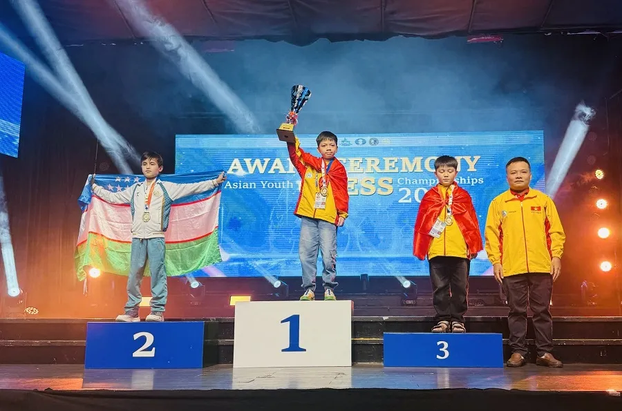 Kỳ thủ Nguyễn Xuân Phương giành tấm HCV cờ chớp cá nhân nam tại giải vô địch trẻ châu Á 2025. Ảnh: B.VINH