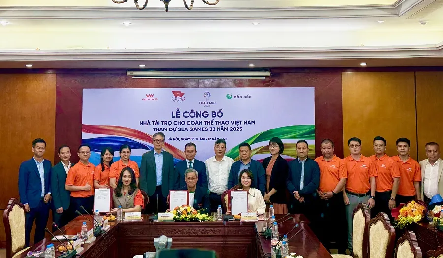 Trưởng đoàn thể thao Việt Nam chứng kiến các đơn vị đồng hành ra mắt chương trình hỗ trợ thành viên sẽ tham dự SEA Games 33-2025. Ảnh: MINH CHIẾN