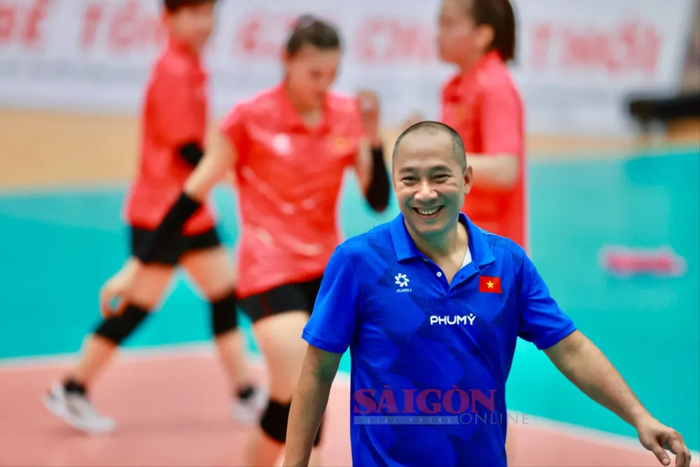 HLV Nguyễn Tuấn Kiệt tin tưởng các học trò sẽ đạt phong độ tốt tại Thái Lan lần này. Ảnh: DŨNG PHƯƠNG