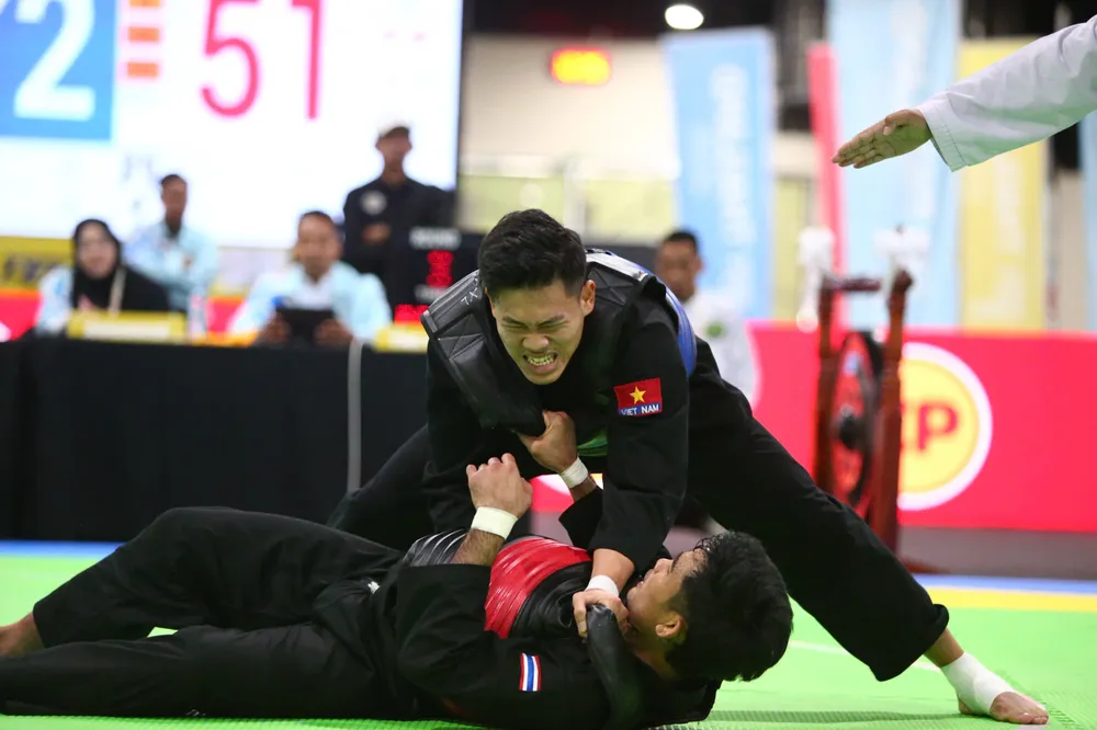 Tấn Sang đã nỗ lực thi đấu trong trận chung kết. Ảnh: DŨNG PHƯƠNG