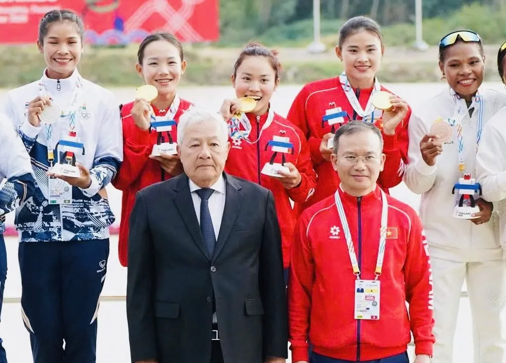 Sau những kết quả tốt tại môn canoeing, các tay chèo tiếp tục thi đấu đua thuyền truyền thống ở SEA Games 33-2025. Ảnh: ĐOÀN TTVN