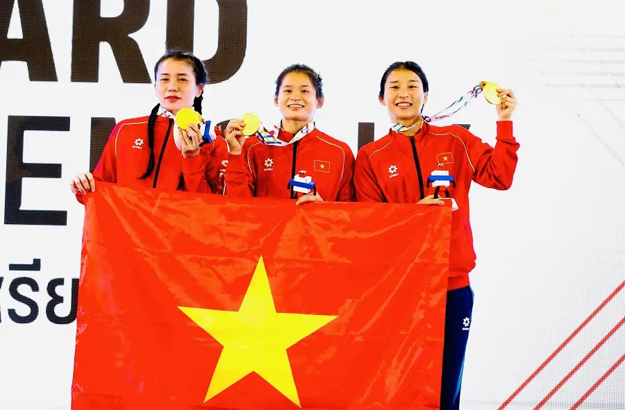 3 tuyển thủ Mỹ Hạnh, Mỹ Linh và Mỹ Trang đã nỗ lực thi đấu tại SEA Games 33-2025. Ảnh: DŨNG PHƯƠNG