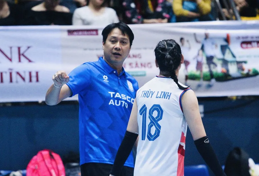 Chuyên gia Kittipong sẽ không tham gia chuyên môn trong ban huấn luyện đội nữ Hà Nội ở mùa giải 2026. Ảnh: VFV