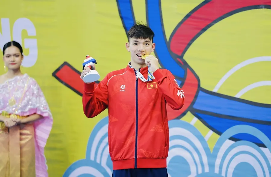 Nguyễn Huy Hoàng là VĐV bơi nam xuất sắc nhất năm 2025 của Việt Nam. Ảnh: DŨNG PHƯƠNG