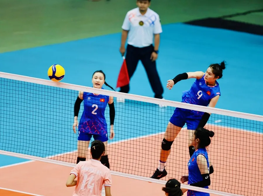 Chủ công Nguyễn Thị Uyên (9) đã kết thúc hợp đồng với đội bóng cũ Hưng Yên. Ảnh: DŨNG PHƯƠNG