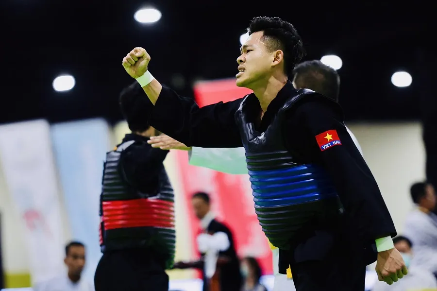 Tuyển thủ pencak silat Nguyễn Tấn Sang giành HCV tại SEA Games 33-2025. Ảnh: DŨNG PHƯƠNG