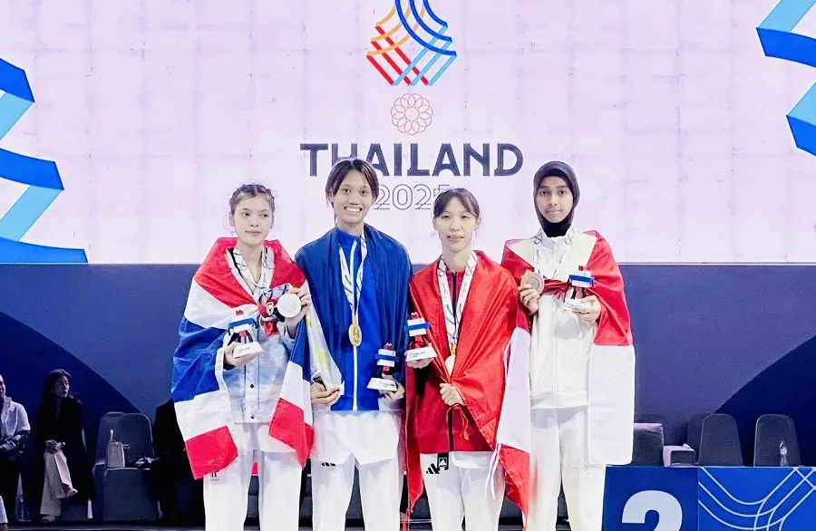 Trương Thị Kim Tuyền (thứ 2, từ phải qua) có tấm HCĐ tại SEA Games 33-2025. Ảnh: ĐOÀN TTVN