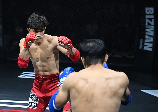 HLV Nguyễn Trần Duy Nhất tham gia ban huấn luyện chỉ đạo VĐV thi đấu giải MMA châu Á 2026. Ảnh: VMMAF