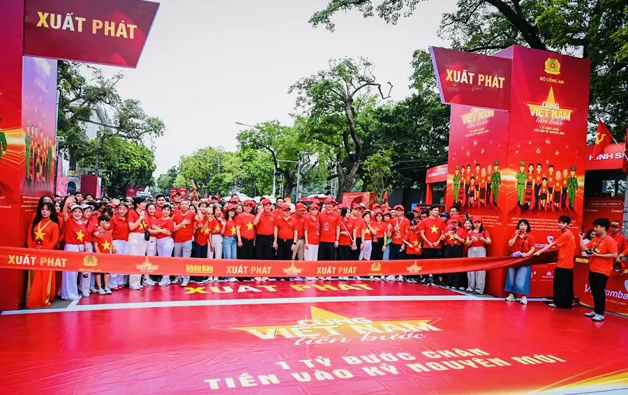 Chương trình đi bộ "Cùng Việt Nam tiến bước" 2025 đã ghi nhận nhiều dấu ấn. Ảnh: ND
