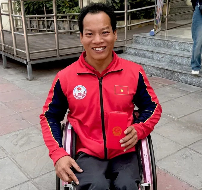 Lực sĩ Lê Văn Công sẽ tham dự ASEAN Para Games 13 tại Thái Lan tới đây. Ảnh: MINH CHIẾN