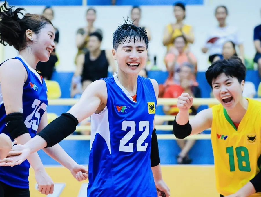 Chuyền 2 Ngọc Trâm (22) đã chính thức ký hợp đồng với đội Ngân hàng Công Thương. Ảnh: DŨNG PHƯƠNG