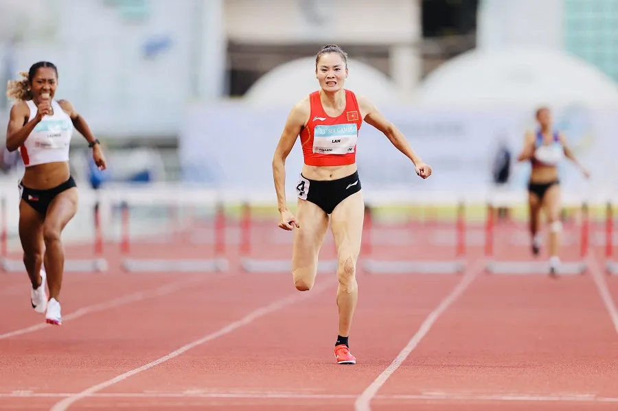 Quách Thị Lan chỉ thi đấu nội dung 400m rào tại SEA Games 33-2025, tuy nhiên cô được trở lại đội hình tiếp sức 4x400m trong năm nay. Ảnh: DŨNG PHƯƠNG