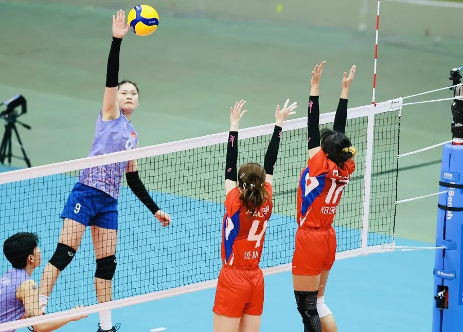 Chủ công Nguyễn Thị Uyên đã ký hợp đồng thi đấu với đội Ninh Bình sau SEA Games 33-2025. Ảnh: DŨNG PHƯƠNG