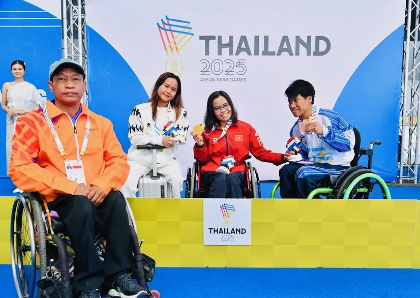 VĐV bơi người khuyết tật Vi Thị Hằng có kết quả tốt tại ASEAN Para Games 13. Ảnh: THÁI DƯƠNG