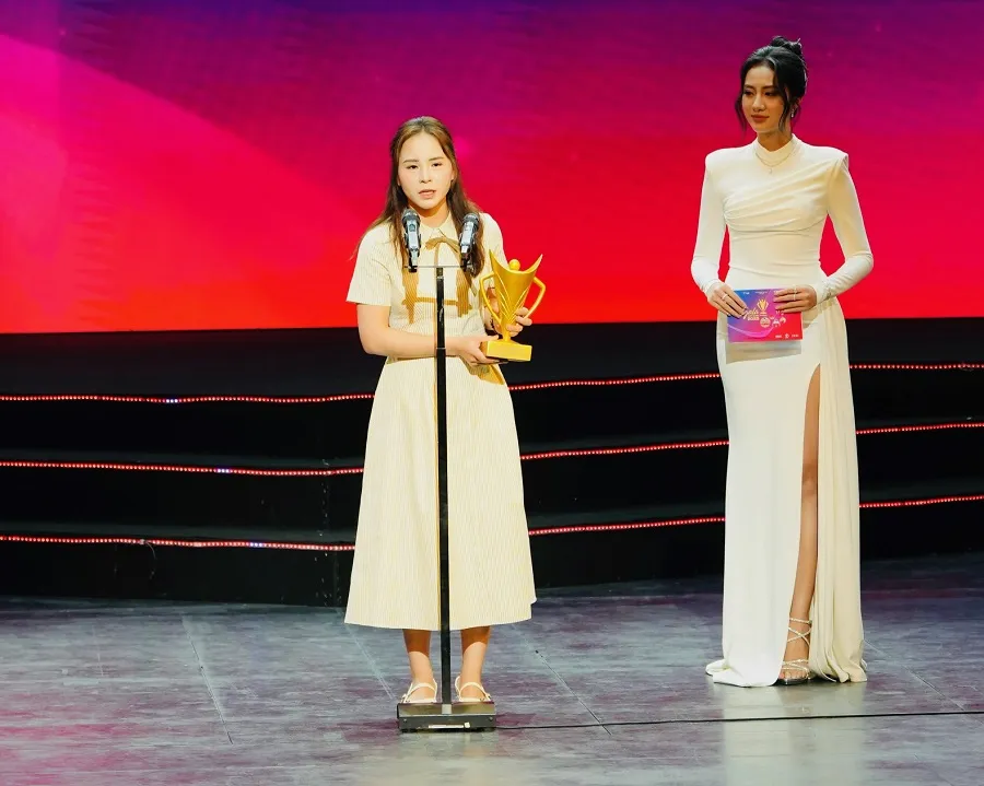 Xạ thủ Trịnh Thu Vinh lần thứ 2 liên tiếp là VĐV xuất sắc nhất năm của Cúp chiến thắng. Ảnh: VCT