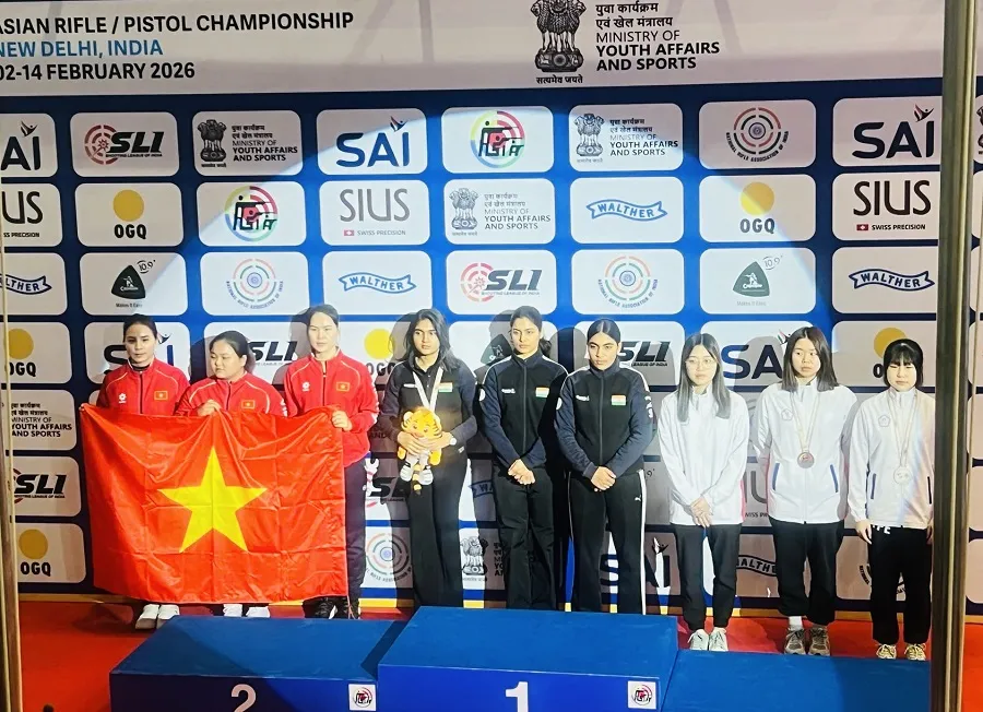 Trịnh Thu Vinh và đồng đội đã giành được HCB trong ngày 4-2. Ảnh: MINH MINH