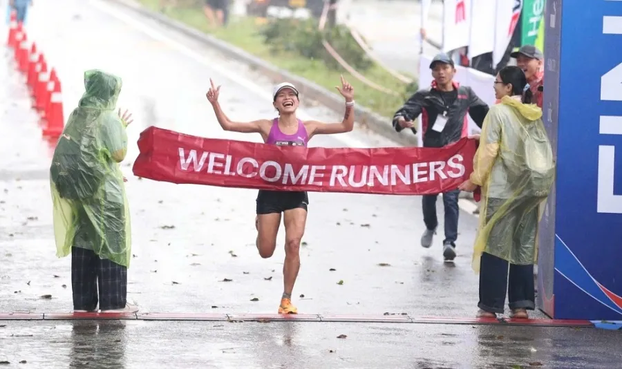 Cựu tuyển thủ quốc gia Phạm Thị Hồng Lệ có kết quả tốt hơn kỷ lục marathon - 42km nữ. Ảnh: VNM