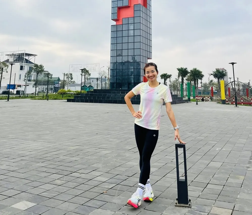 Nguyễn Thị Oanh vẫn giữ thói quen tập luyện dù về nhà đón Tết bên người thân. Ảnh: OANH NGUYỄN