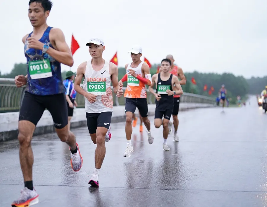 Hoàng Nguyên Thanh sẽ chuẩn bị thi đấu giải Tokyo Marathon 2026 sau khi được làm quen với đường chạy. Ảnh: TPM