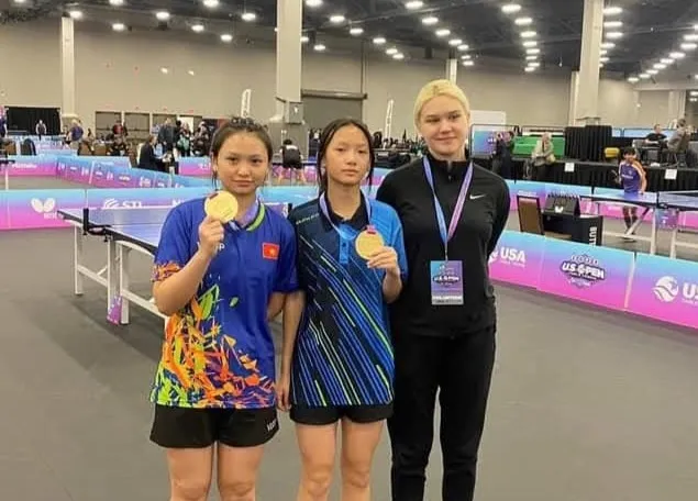 Đỗ Lê Vân Linh (giữa) là một trong những VĐV bóng bàn trẻ triển vọng của Việt Nam. Ảnh: VTF