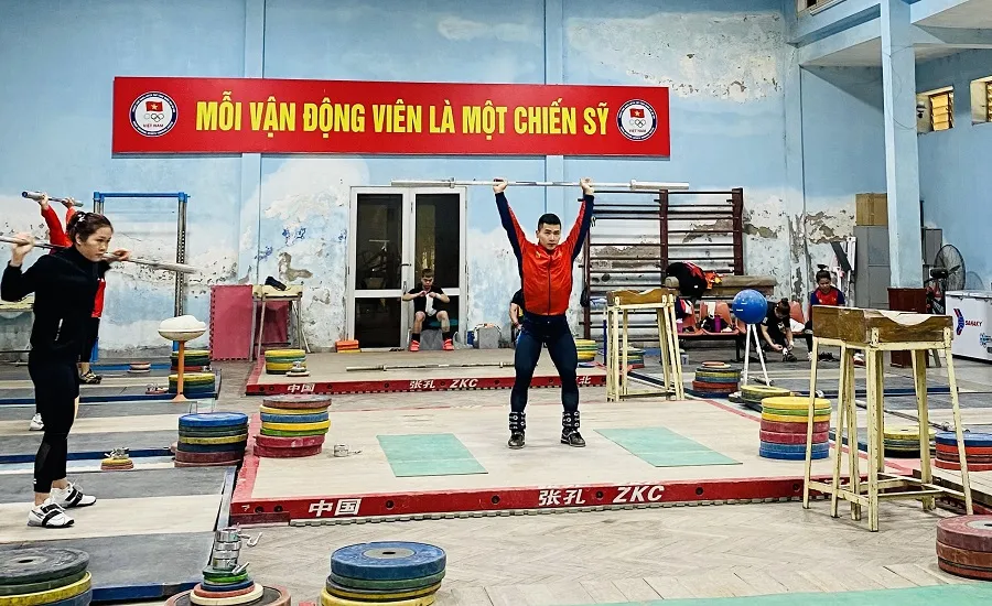 Cử tạ Việt Nam được tập trung chuẩn bị cho các hạng cân mới sẽ thi đấu ASIAD 20. Ảnh: MINH CHIẾN