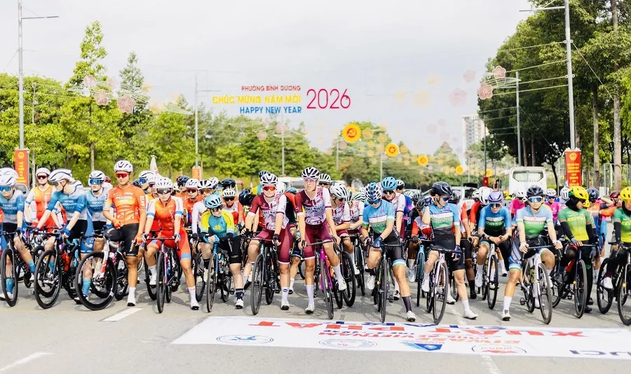 Các cua-rơ đã bắt đầu giải Biwase Tour of Vietnam 2026. Ảnh: XEDAPONLINE