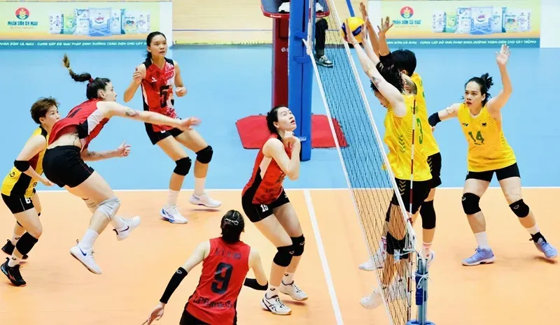 Cầu thủ thi đấu nội dung nữ tại các giải quốc gia có thể bị kiểm tra giới tính. Ảnh: DŨNG PHƯƠNG