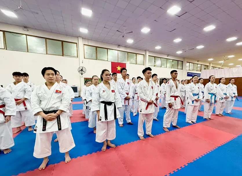 Đội tuyển karate Việt Nam tập chuyên môn chuẩn bị cho các nhiệm vụ quốc tế năm 2026. Ảnh: MINH CHIẾN