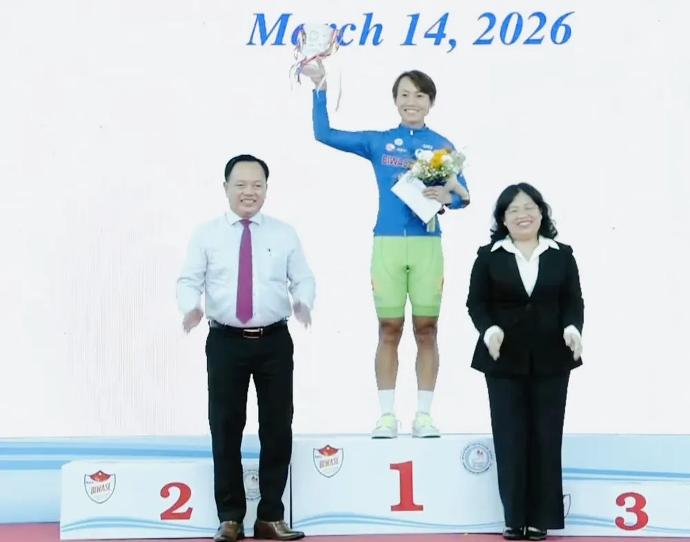 Cua-rơ Nguyễn Thị Thật có áo Xanh tại giải. Ảnh: VCF