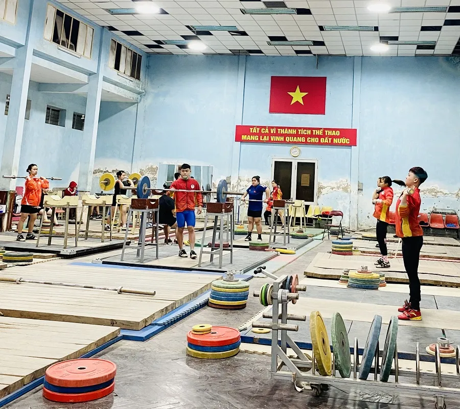 Cử tạ Việt Nam chính thức có chuyên gia Trung Quốc huấn luyện từ ngày 15-3. Ảnh: MINH CHIẾN