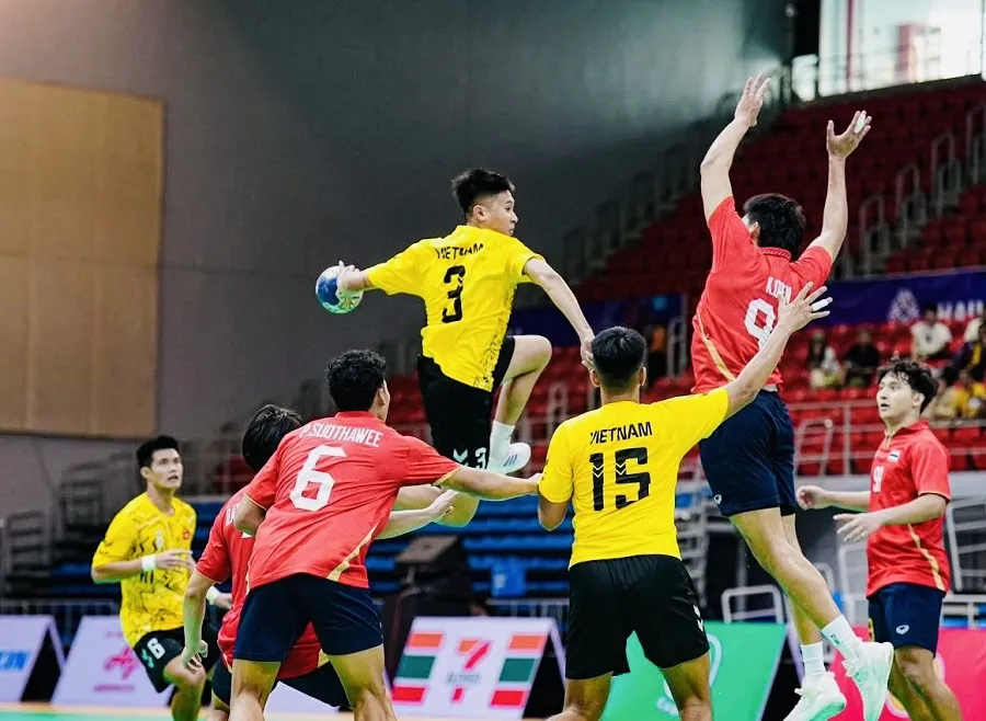 Các cầu thủ bóng ném cả nước trở lại thi đấu giải vô địch câu lạc bộ quốc gia 2026 sau kỳ SEA Games 33-2025 thành công. Ảnh: VHF