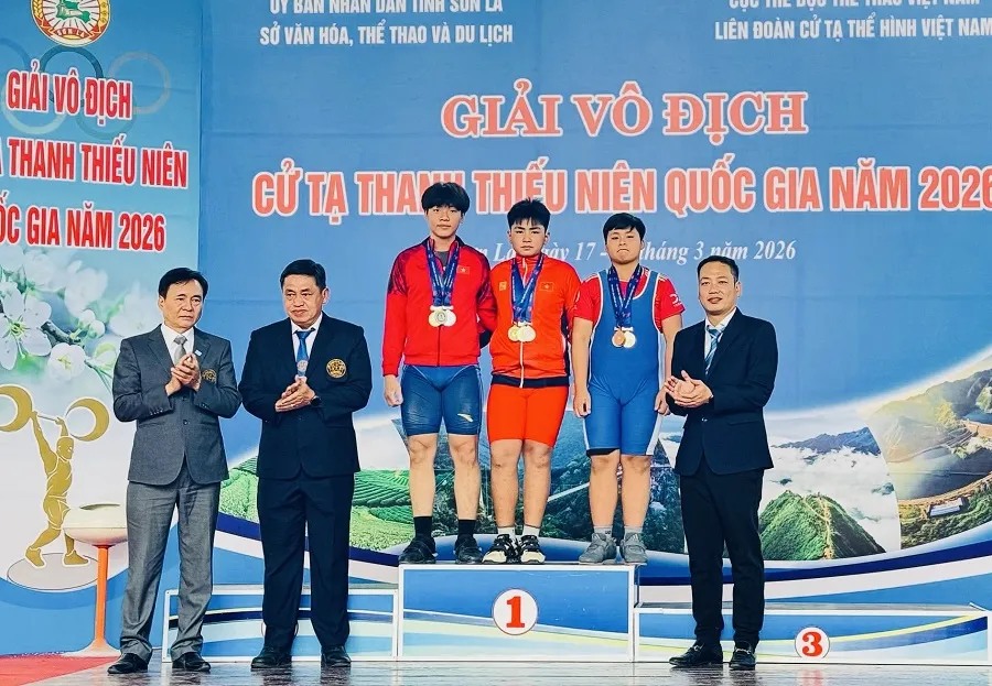 Các lực sĩ đã thi đấu và có kết quả huy chương tại giải. Ảnh: MỸ PHƯỢNG