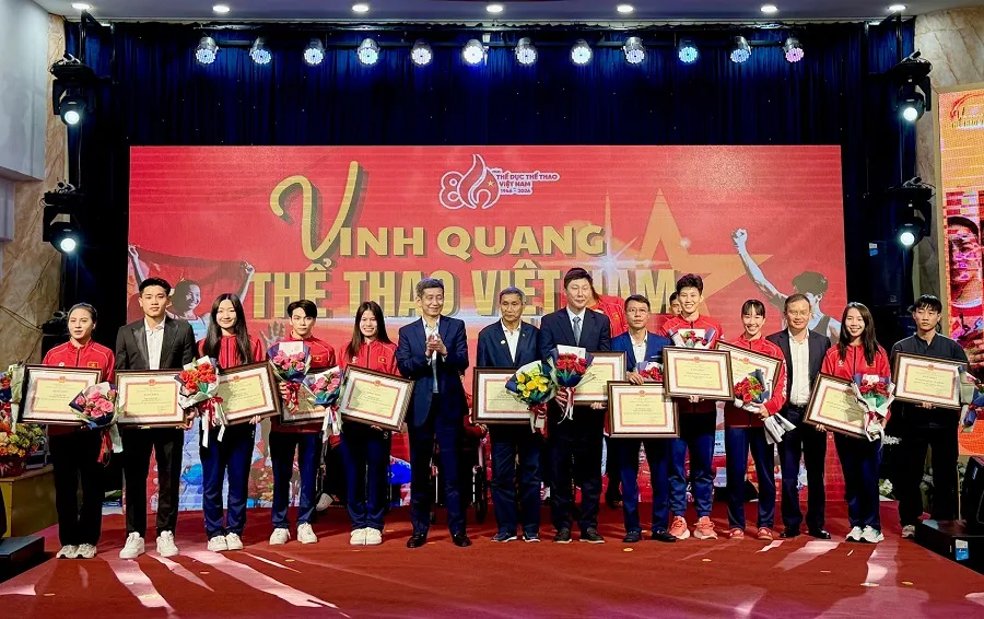 Các HLV, VĐV được tặng bằng khen tại chương trình "Vinh quang thể thao Việt Nam" 2026. Ảnh: MINH CHIẾN