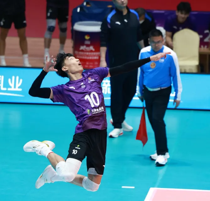 Chủ công Zhihong Xue gần như chắc chắn sẽ thi đấu cho đội Thể Công Tân Cảng tại vòng 1 giải quốc gia năm nay. Ảnh: CHINAVOLLEYBALL