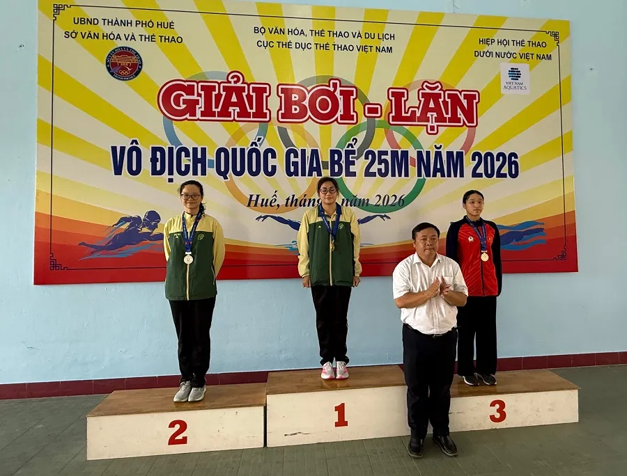 Nguyễn Diệp Phương Trâm đã giành HCV và phá kỷ lục quốc gia nội dung 100m ngửa nữ. Ảnh: MINH CHIẾN