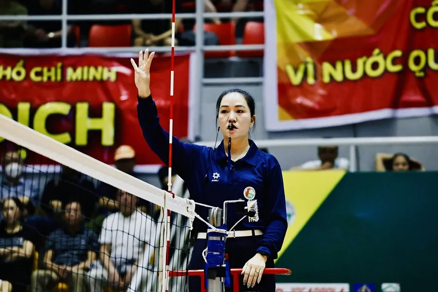 Các trọng tài bóng chuyền quốc gia sẽ được tập huấn chuyên môn trước khi điều hành giải đấu năm nay. Ảnh: DŨNG PHƯƠNG