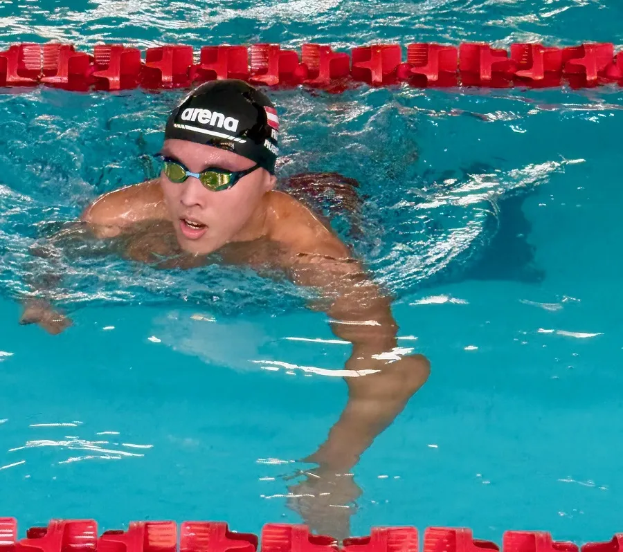 Lương Jeremie Loic Nino và đội bơi tiếp sức nam của TPHCM đã giành thêm HCV trong ngày thi đấu. Ảnh: MINH CHIẾN