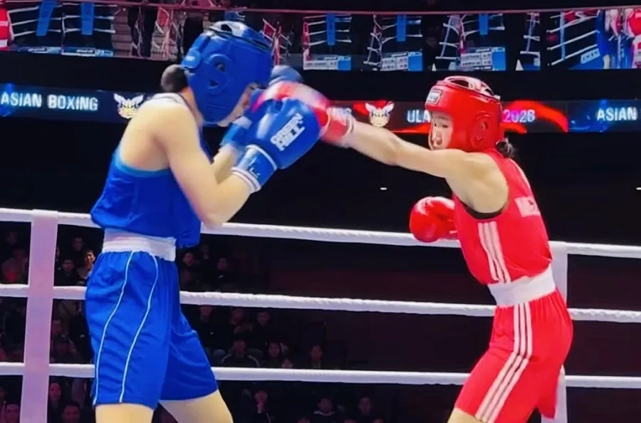 Võ sĩ Quỳnh Anh (xanh) đã dừng bước sau trận đấu tứ kết tại nội dung của mình. Ảnh: ASIANBOXING