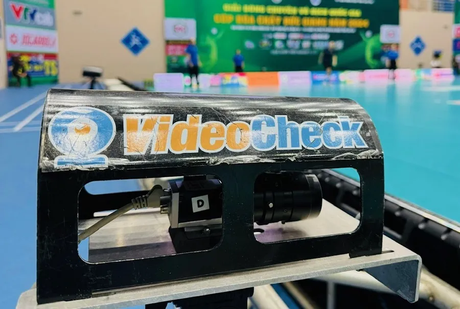 Máy quay của hệ thống Video Eyes Challenge đang được sử dụng tại giải vô địch quốc gia ở Việt Nam. Ảnh: DŨNG PHƯƠNG